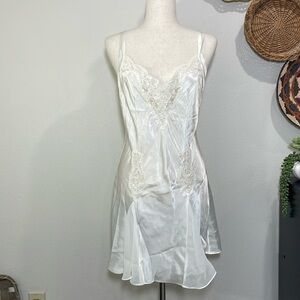 Vtg 1997 Victoria’s Secret‎ Bridal slip dress Nightie Lace Sequins size Medium